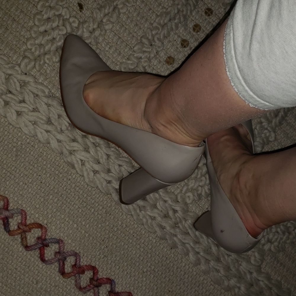 Vince Camuto Gray leather heels shoes size 8.5 - Picture 12 of 12
